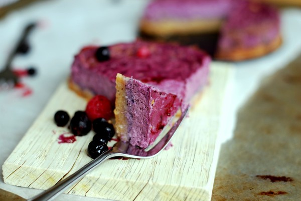 Hälsosam Cheesecake med hallon och blåbär (glutenfri och utan tillsatt socker)